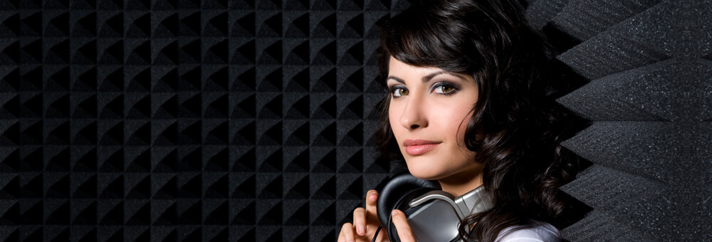 aixFOAM forbedrer akustikken i optagelsesstudiet med forskellige lydabsorbere