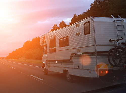 Lydisolering til autocamper, campingvogn og camp-let Lydisolering i autocamperen og campingvognen giver ro og afslapning på rejser.