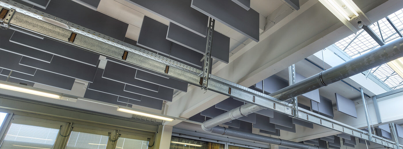 Free-floating acoustic baffles in a workshop